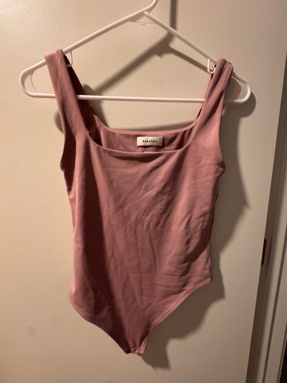 Aritzia Babaton Dusty Rose Scoop Neck Tank Bodysuit